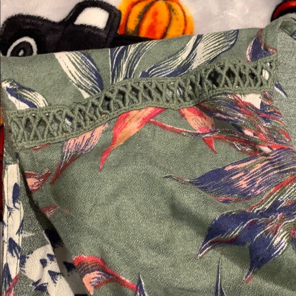 NEW WITH TAGS! Roxy crop top - Picture 3 of 3